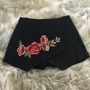 NWOT Black Embroidered Envelope Skort